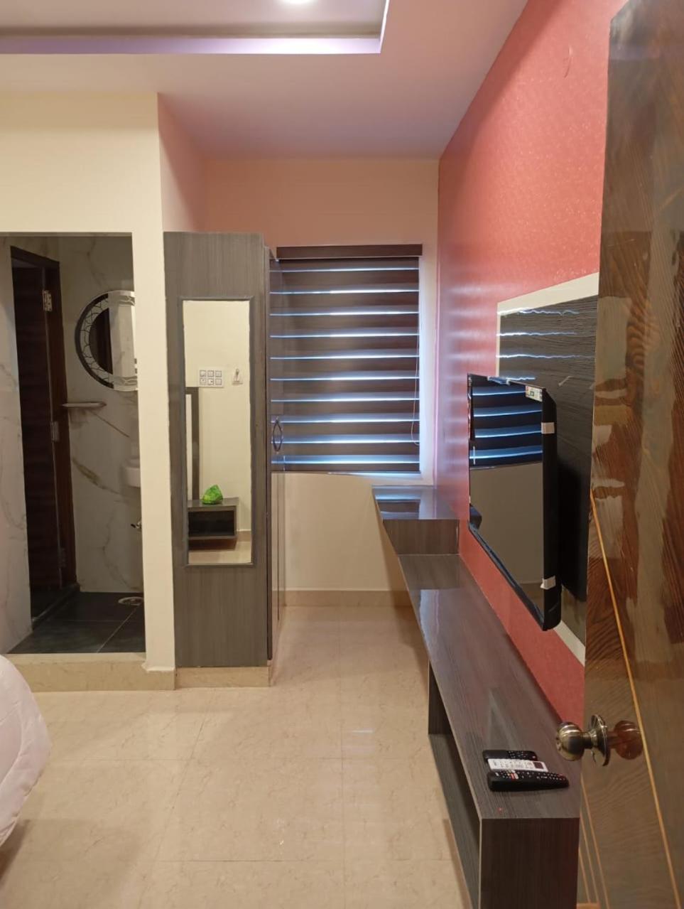 Aadya Inn New Luxury Hotel Tirupati Exteriör bild